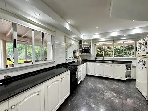 Casa 5 ambientes con 3 baños