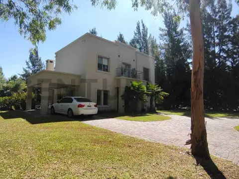 Casa en Venta en Club Miralagos, USD 320.000