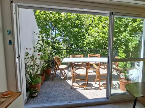 SUPER BALCÓN TERRAZA EN DEPTO 3 AMB. C/ COCHERA EN CHACARITA