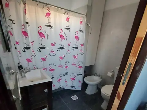 Casa 2 ambientes con 1 baño