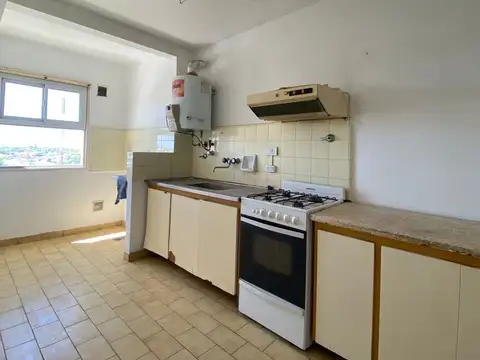 VENTA. DEPARTAMENTO 4 AMB. CON ESPACIO DE COCHERA. ALBERTI 6300, MAR DEL PLATA