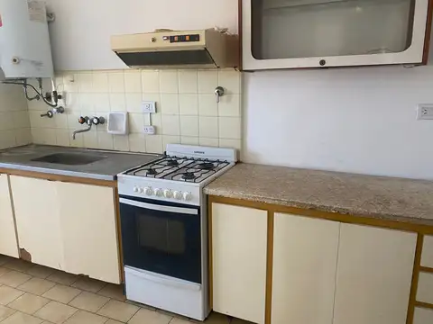 VENTA. DEPARTAMENTO 4 AMB. CON ESPACIO DE COCHERA. ALBERTI 6300, MAR DEL PLATA