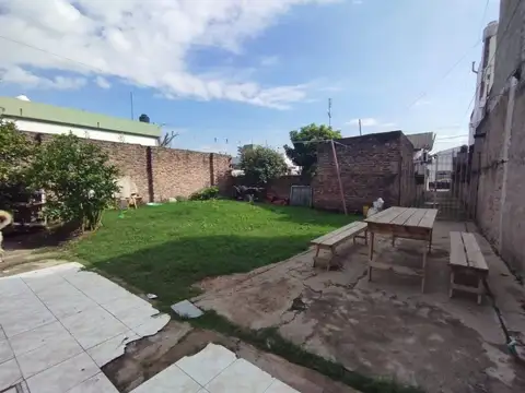 Casa 4 ambientes con 1 baño