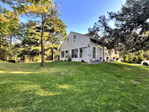 Hermosa Casa en venta de 4 ambientes y amplio parque en Ranelagh