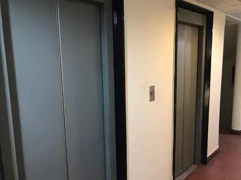 Alsina 833 SIN EXPENSAS oficinas 32m2   baños externos