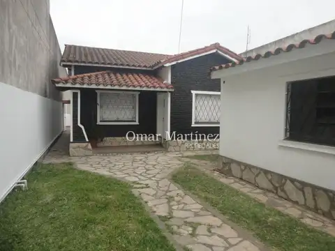 VENTA CASA ESTILO CHALET 3 AMB LOTE 8 X 50 CASEROS