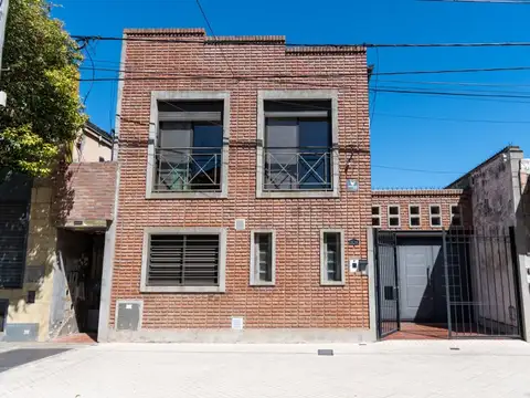 CASA EN VENTA TRES DORMITORIOS COCHERA SAN MARTIN