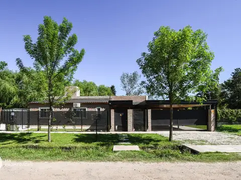 Casa 3 dormitorios - El Resero y Cnel. Díaz - Funes | Venta