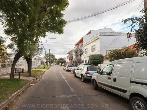 W. Morris al 700, entre Las Heras y Guemes