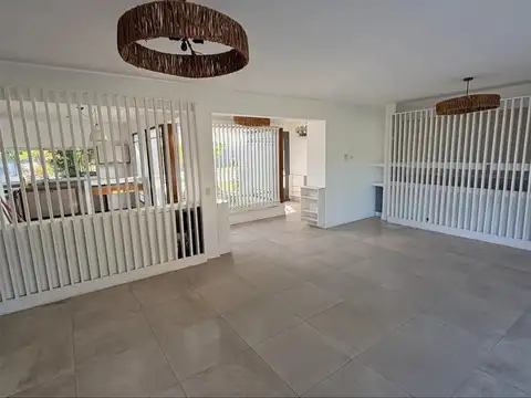 Casa en Venta con 4 cocheras