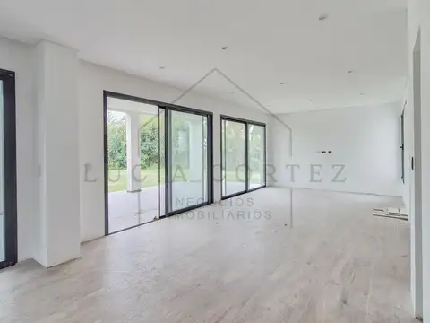 Casa 5 ambientes con 3 baños