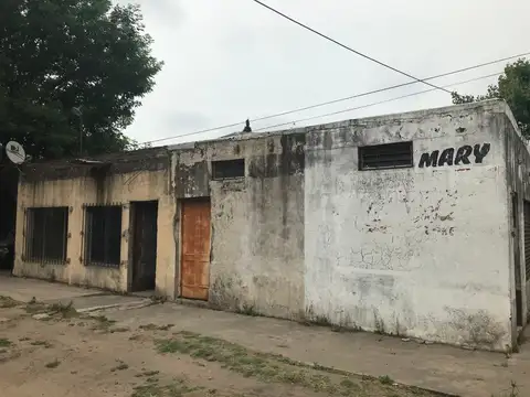 AV LONDRES 2940 ENTRE CARLOS T