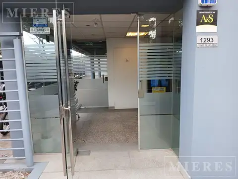 Oficina en Alquiler con 8 cocheras