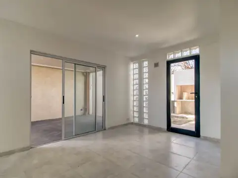 Casa 5 ambientes con 2 baños