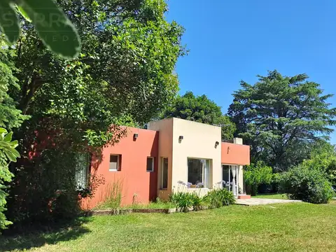 LDO. Venta. Casa 5 amb Pileta Lote de 2050m2. Apto Crédito. Parque Exaltación