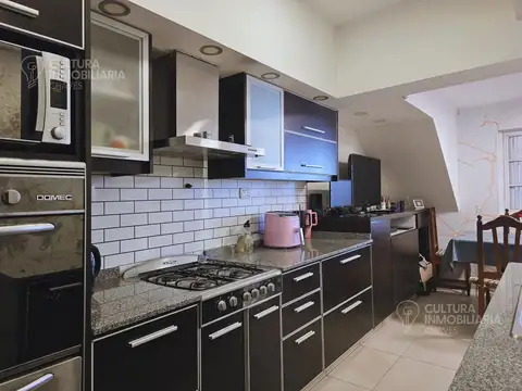 Casa 5 ambientes con 2 baños