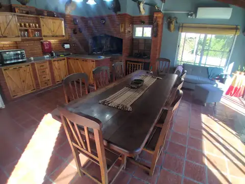 ROBLES DEL MONARCA - PILAR - CHALET - EXCELENTE ESTADO - 3 Dormitorios- Pileta de Natación-