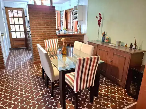Casa en Venta con 3 cocheras