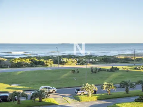 Departamento en venta frente al mar. Torre Lobos, Playa Brava, 3 dormitorios.