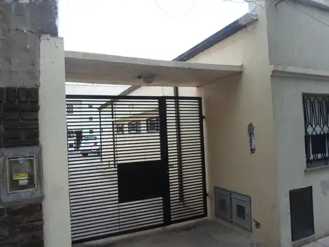 duplex seminuevos con cochera y amplio patio - Alquilado  Consulte