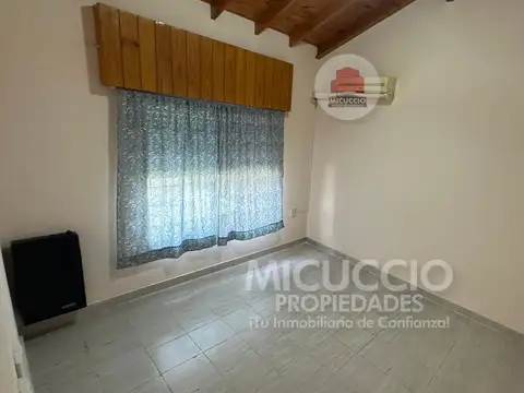 Casa 3 ambientes con 1 baño