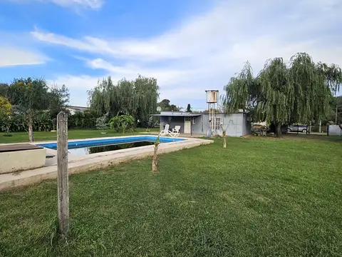 Casa en venta con gran terreno y pileta en Gaboto