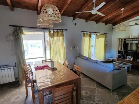 Casa 8 ambientes con 3 baños