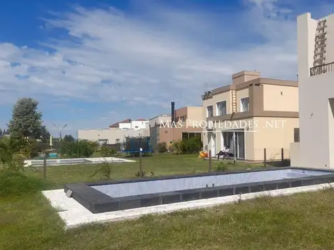 Venta Casa a la laguna en El Principado 4 Dormitorios Canning 100