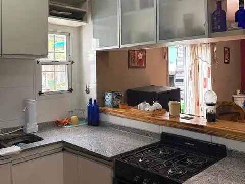 CASA DE 4 AMBIENTES CON COCHERA