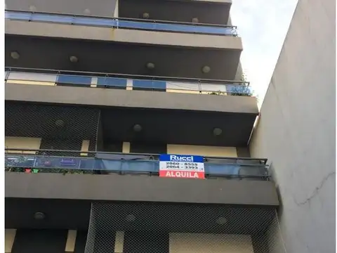 DPTO MONOAMBIENTE DIVISIBLE AL FRENTE SOBRE AVENIDA EXCELENTE UBICACION