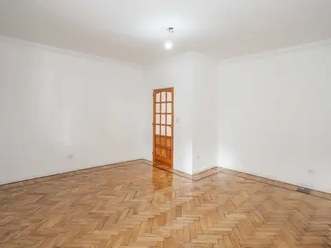 Depto Tipo Casa 6 ambientes con 2 baños