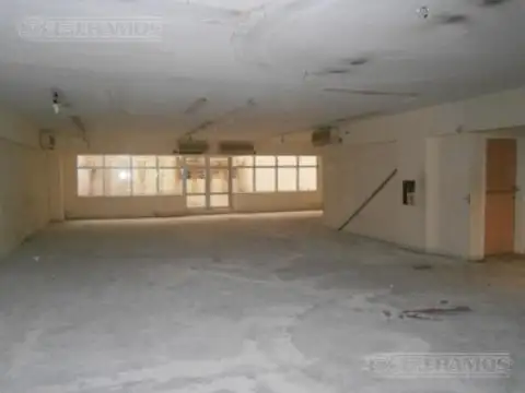 Oficina en Alquiler con 2 cocheras