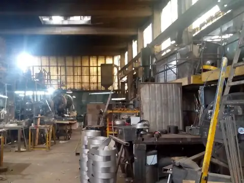 Galpon en Venta 10  mts Frente