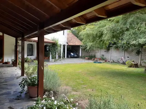 Casa 5 ambientes con 2 baños