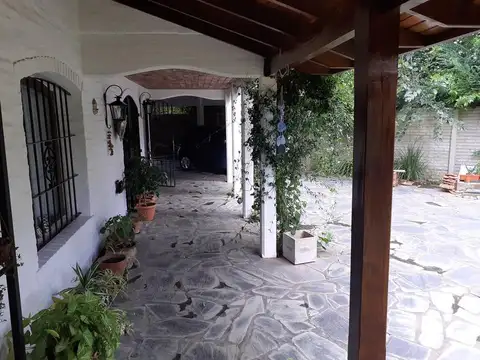 Casa en Venta con 2 cocheras