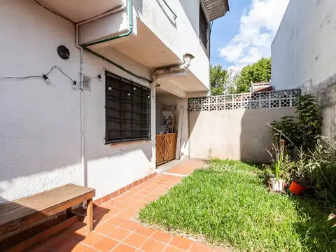 VENTA CASA 4 AMB. FONDO/PARRILLA-ADROGUE CENTRO