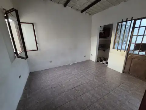 Depto Tipo Casa en Alquiler en Barrio Parque, $ 650.000