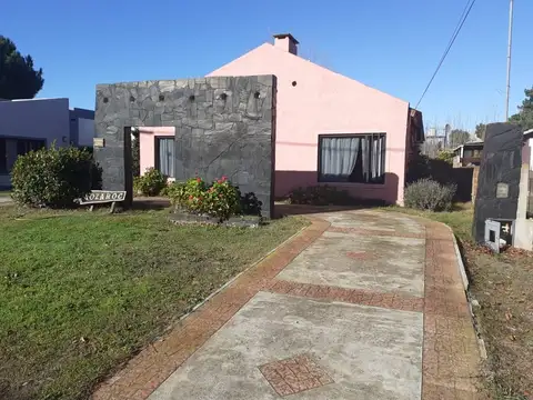 Casa en venta de 3 dormitorios c/ cochera en San Bernardo