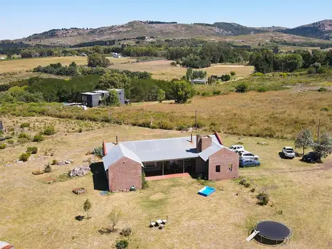 Casa 5 ambientes con 2 baños