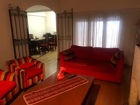 Casa 6 ambientes con 1 baño