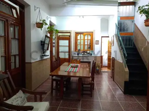 Casa 4 ambientes con 2 baños