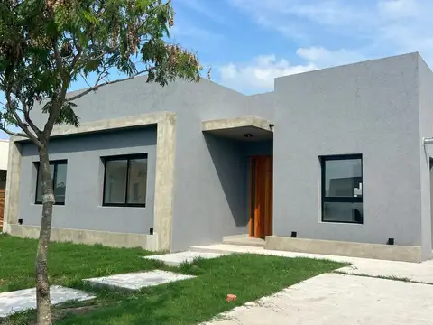 Casa en Venta en Pilar del Este - Santa Elena, USD 220.000
