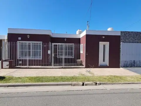 Casa en venta 3 dormitorios Barrio Mariano Fragueiro