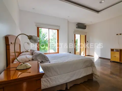 Casa en Venta con 4 cocheras