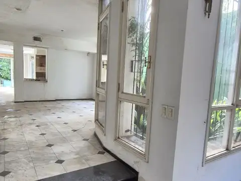 Casa 8 ambientes con 4 baños