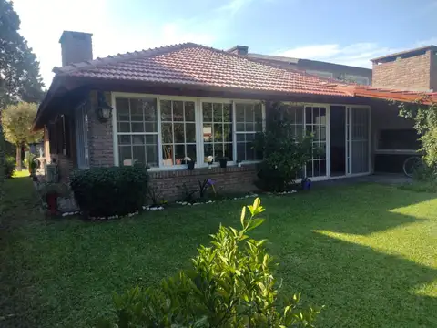 VENTA COUNTRY INDIO CUA  IMPECABLE CHALET CLASICO ACEPTA PERMUTA