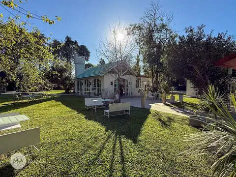 Local 219 m2 más Jardín - Houssay 1600 - Funes | Alquiler