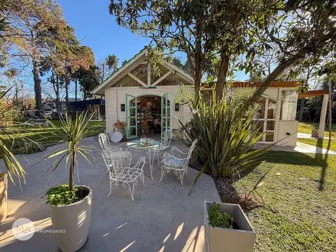 Local 219 m2 más Jardín - Houssay 1600 - Funes | Alquiler