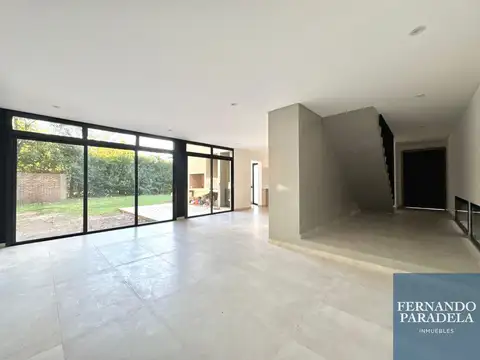 Casa 4 ambientes con 2 baños