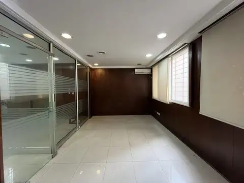 Oficina 3 ambientes con 2 baños